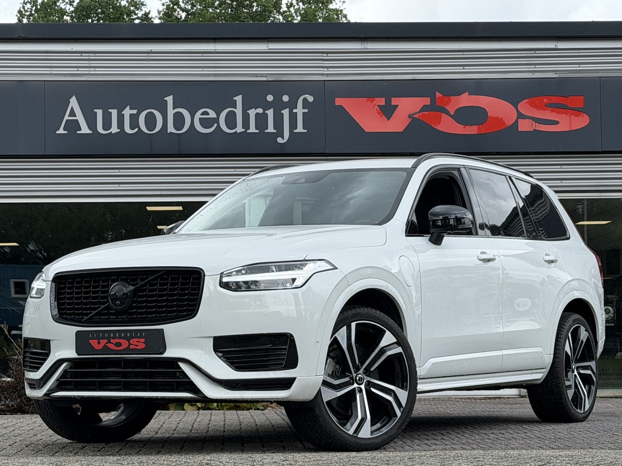 Volvo XC90 - 2.0 T8 Recharge AWD R-Design | 7 pers. | ACC | 22" LM | 360 camera - AutoWereld.nl