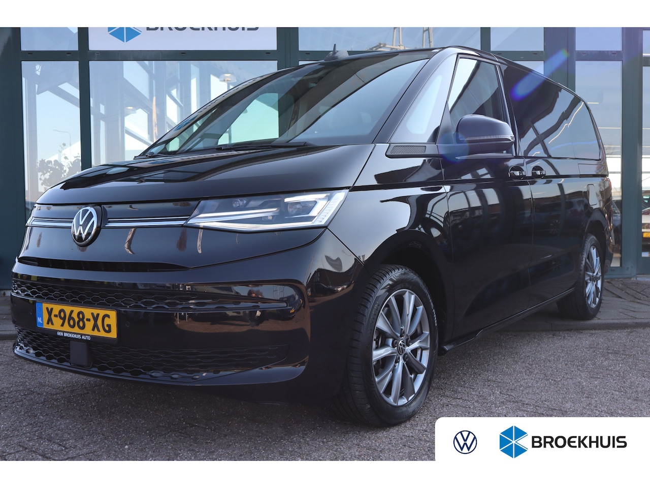 Volkswagen Multivan - 1.4 eHybrid L2H1 Life Business PANO DAK | Cruise control | Keyless entry - AutoWereld.nl
