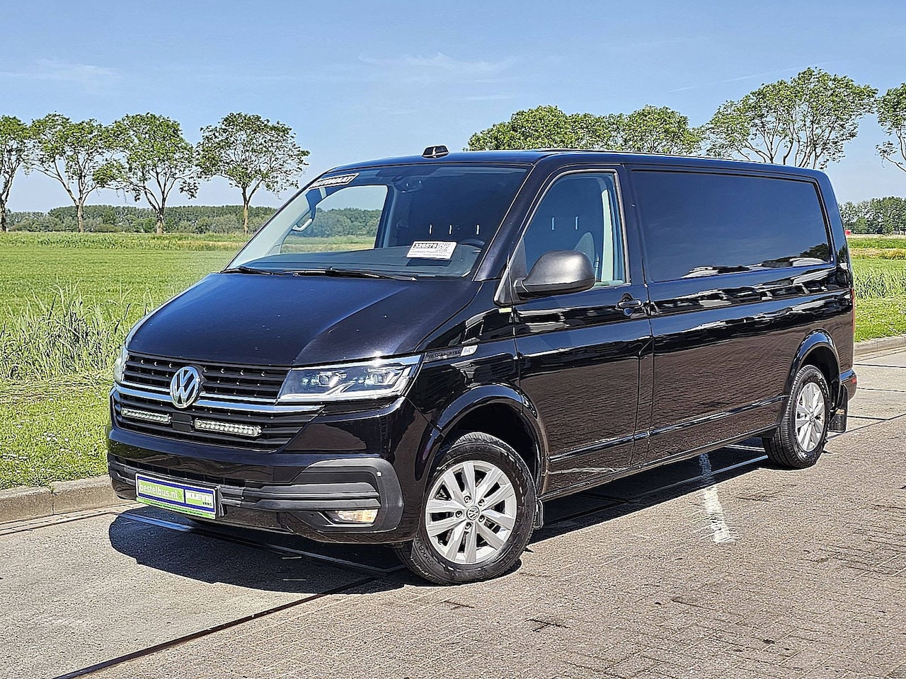 Volkswagen Transporter - 2.0 TDI L2H1 L2H1 LED 150Pk Euro6 Bumpers-Kleur Lm-Velgen Airco! - AutoWereld.nl