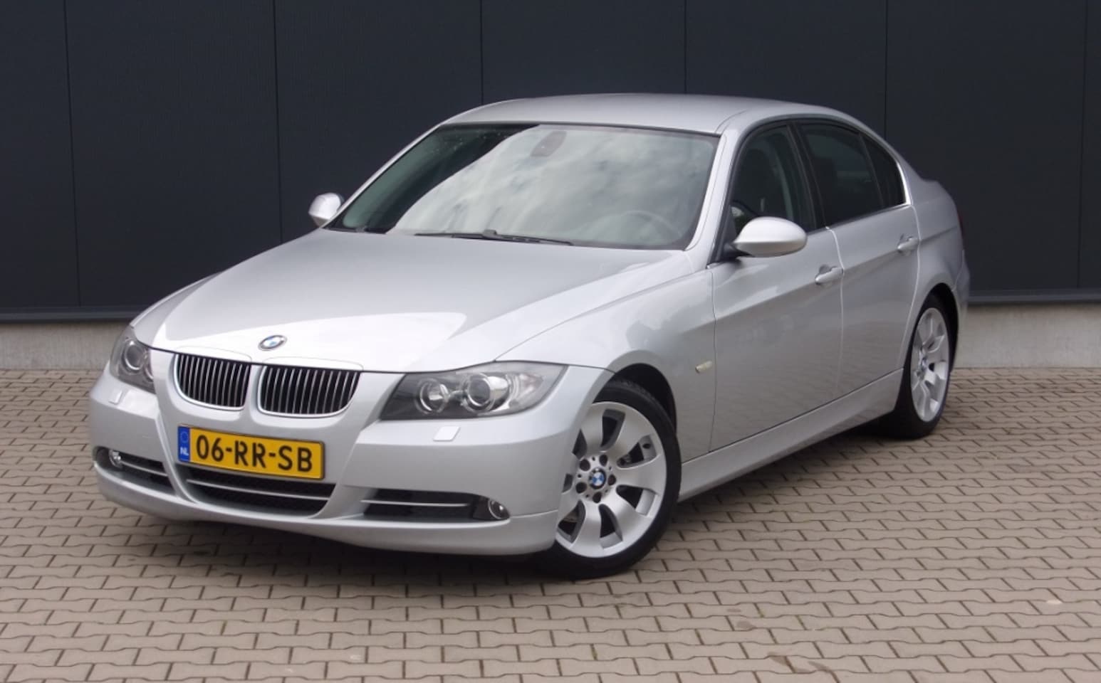 BMW 3-serie - 325i Dynamic | ABS STORING | 6 CILINDER - AutoWereld.nl
