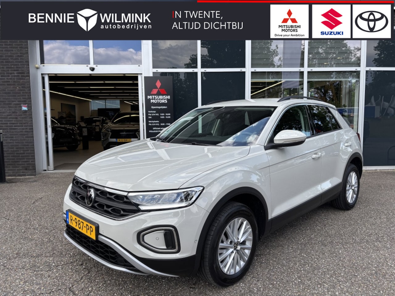 Volkswagen T-Roc - 1.0 TSI Life | LED | Apple/Android | Parkeersensoren V+A - AutoWereld.nl