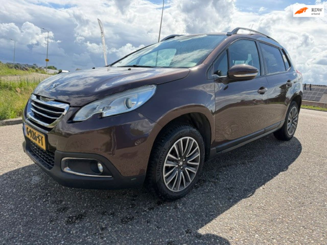 Peugeot 2008 - 1.2 PureTech Active Pack Premium Airco Navi PDC Trekhaak - AutoWereld.nl