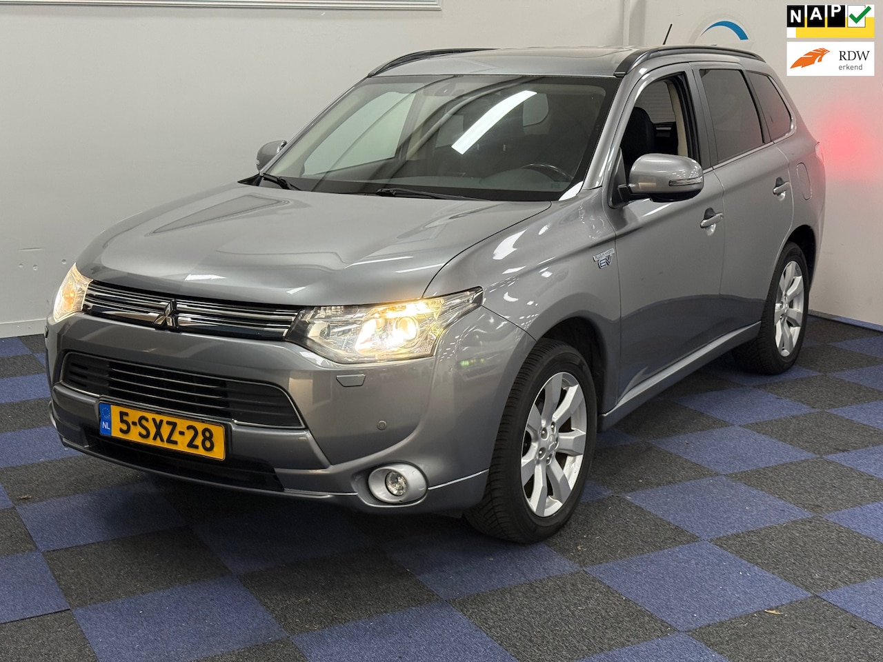 Mitsubishi Outlander - 2.0 PHEV Instyle / SUPER NETTE / DEALER ONDERHOUDEN / SCHUIFKANTELDAK - AutoWereld.nl