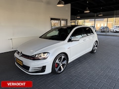Volkswagen Golf - 2.0 TSI GTI / Pano-dak / Bi-Xenon / Parelmoer-effect / DCC / ACC / Standkachel /