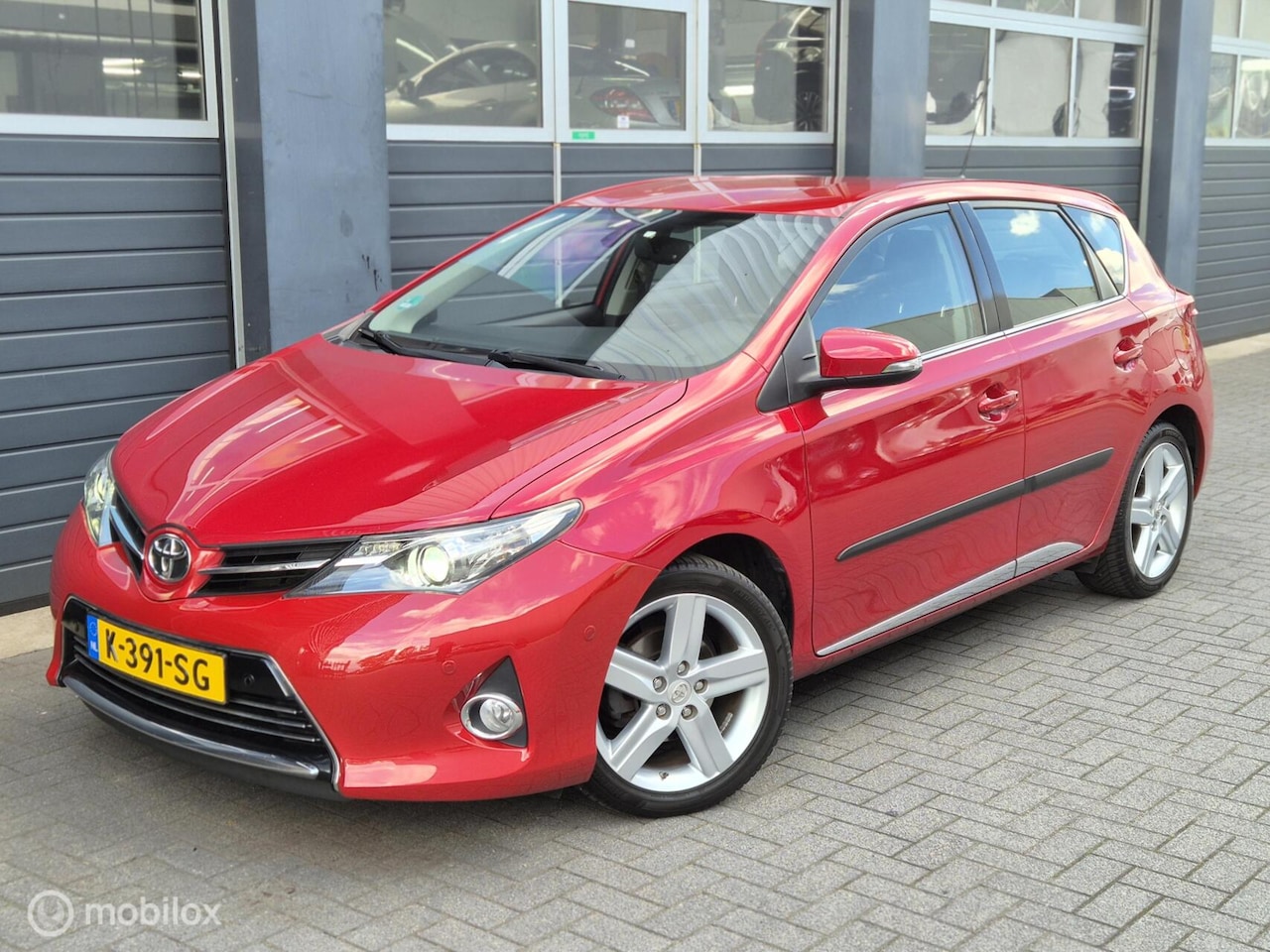Toyota Auris - 1.6 Dynamic | LED | CAMERA | BLUETOOTH | PDC | - AutoWereld.nl