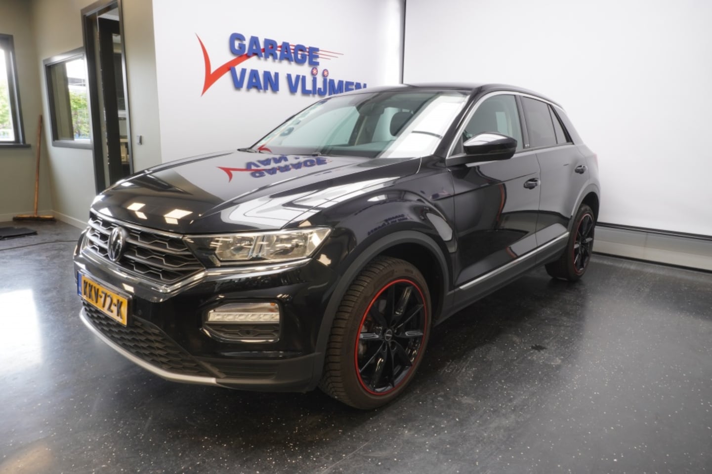 Volkswagen T-Roc - 1.5TSI 150PK DSG-7 Active Carplay Clima 18''Velg - AutoWereld.nl