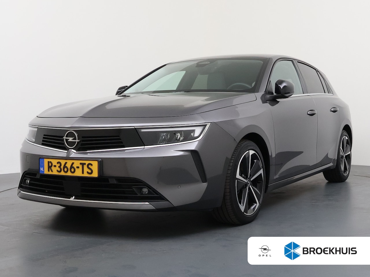 Opel Astra - 1.2 Elegance AUTOMAAT | ADAPTIVE CRUISE CONTROLE | 17 INCH LICHTMETAAL | ACHTERUITRIJCAMER - AutoWereld.nl
