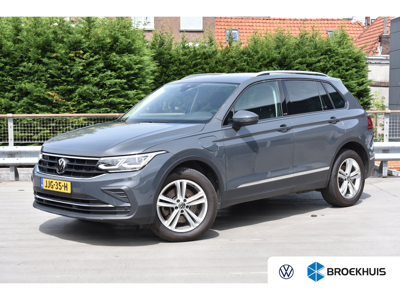 Volkswagen Tiguan - 1.4 TSI eHybrid Business Plus PHEV | STUURVERW. | CAMERA | NAVIGATIE | FULL LED | DAB+ - AutoWereld.nl