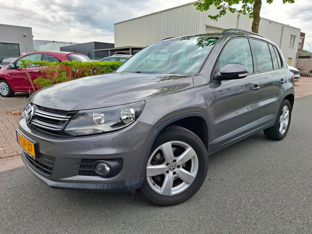 Volkswagen Tiguan - 1.4 TSI Comfort&Design CLIMA/CRUISE/TREKHAAK! - AutoWereld.nl