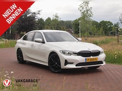 BMW 3-serie - 320i Business Edition Plus | Camera | Apple Carplay | Leer | Cruise Control | Dealeronderh