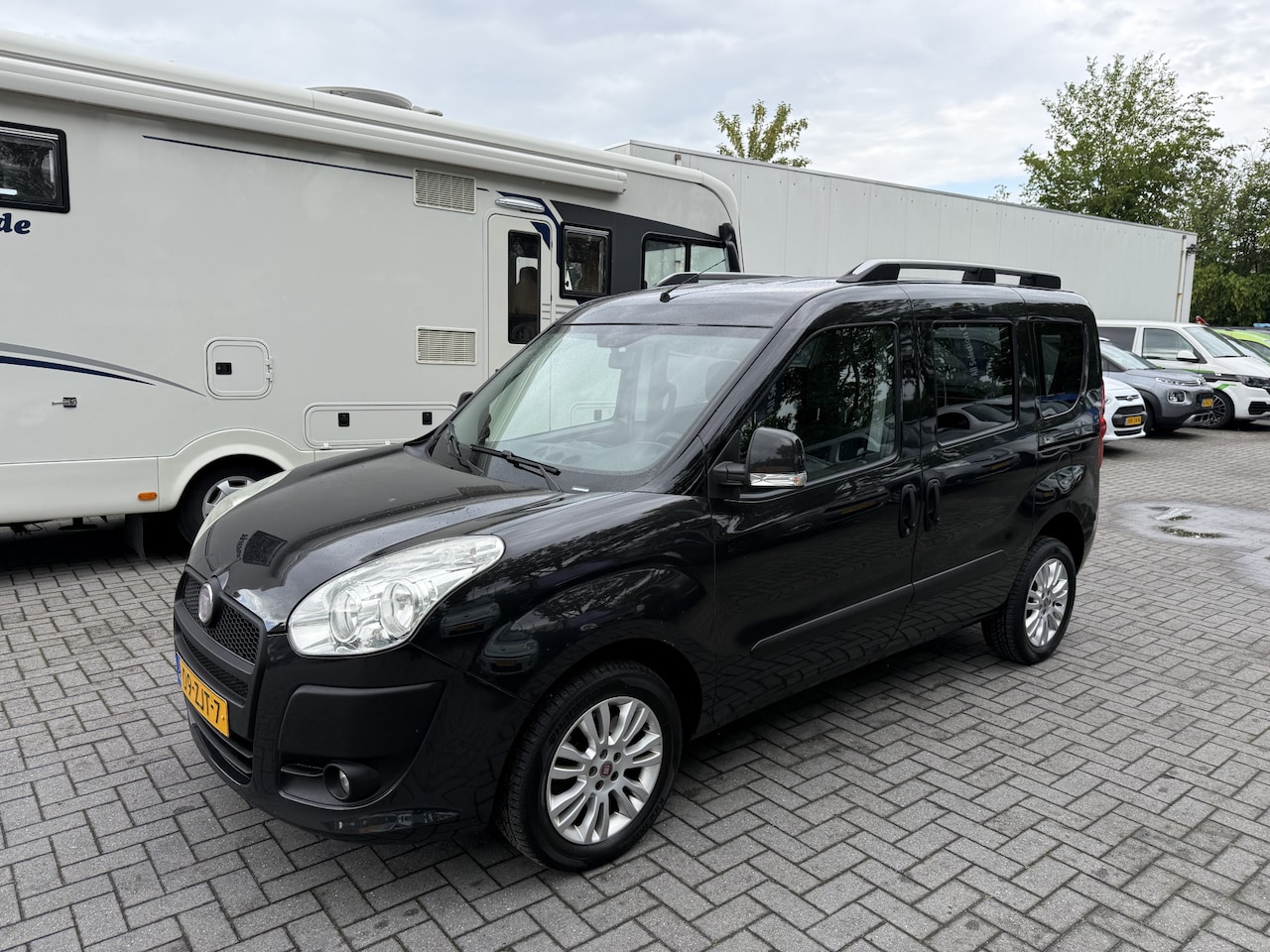 Fiat Doblò - 1.4 T-Jet 120pk Emotion Rolstoelauto 3+1 - Bodemverlaging - Luxe uitvoering - Rolstoelverv - AutoWereld.nl