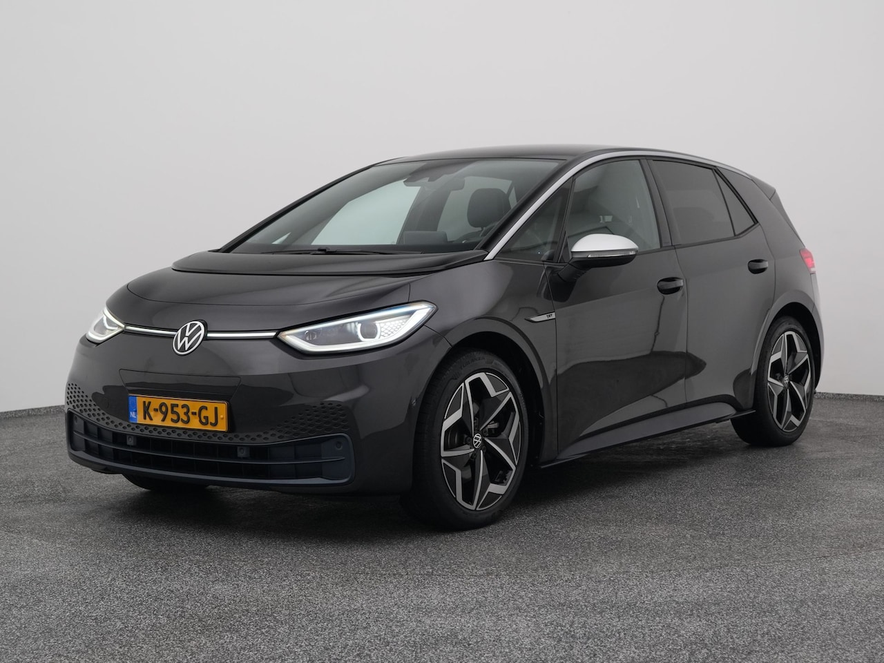 Volkswagen ID.3 - First Plus 58 kWh | CAMERA | ADAPTIVE | STOEL- EN STUURVERW. | TREKHAAK - AutoWereld.nl