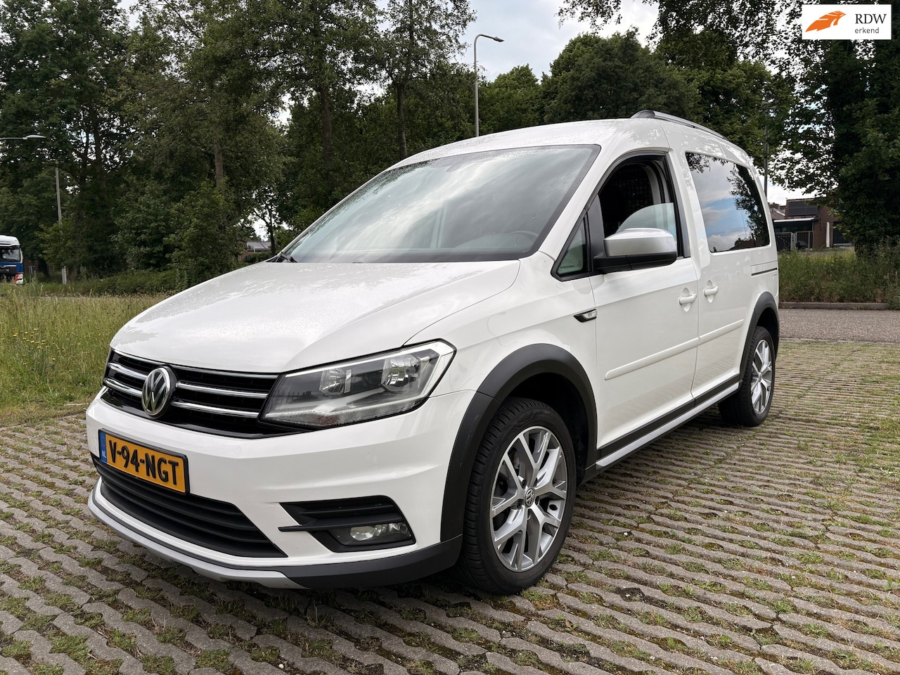 Volkswagen Caddy - 2.0 TDI L1H1 BMT Exclusive Edition - xenon - airco - cruise control - AutoWereld.nl