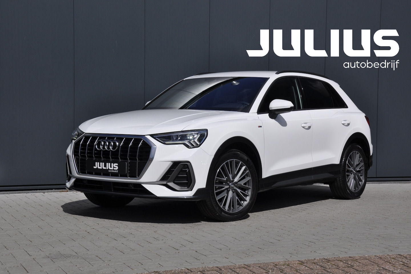 Audi Q3 - 35 TFSI Pro Line 2xS-Line Matrix LED Trekhaak - AutoWereld.nl