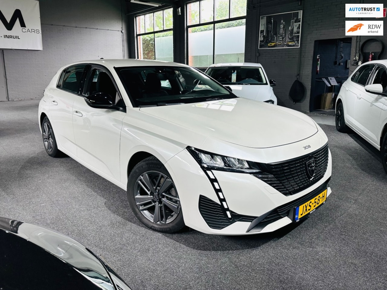 Peugeot 308 - 1.2 PURETECH ACTIVE PACK BUSSINES - AUTOMAAT - STOELVW - APPLE CARPLAY - NAVIGATIE - AutoWereld.nl