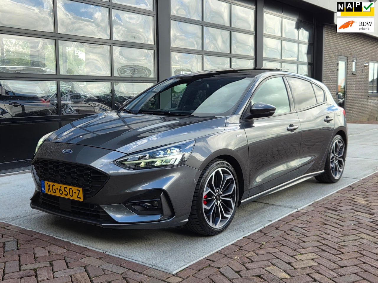 Ford Focus - 1.0 EcoBoost ST Line | Panoramadak - AutoWereld.nl