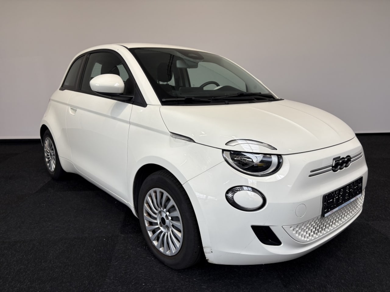 Fiat 500e - 42 KWH ICON Car play Cruise control Lane assist - AutoWereld.nl