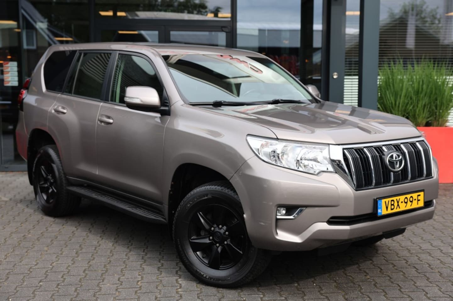 Toyota Land Cruiser 150 - 2.8 D-4D 5DRS COMFORT A/T VAN - AutoWereld.nl