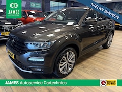 Volkswagen T-Roc - 1.5 TSI Style |Navi|Carplay|Trekhaak|stoel en stuurverwarming|PrivacyGlass|