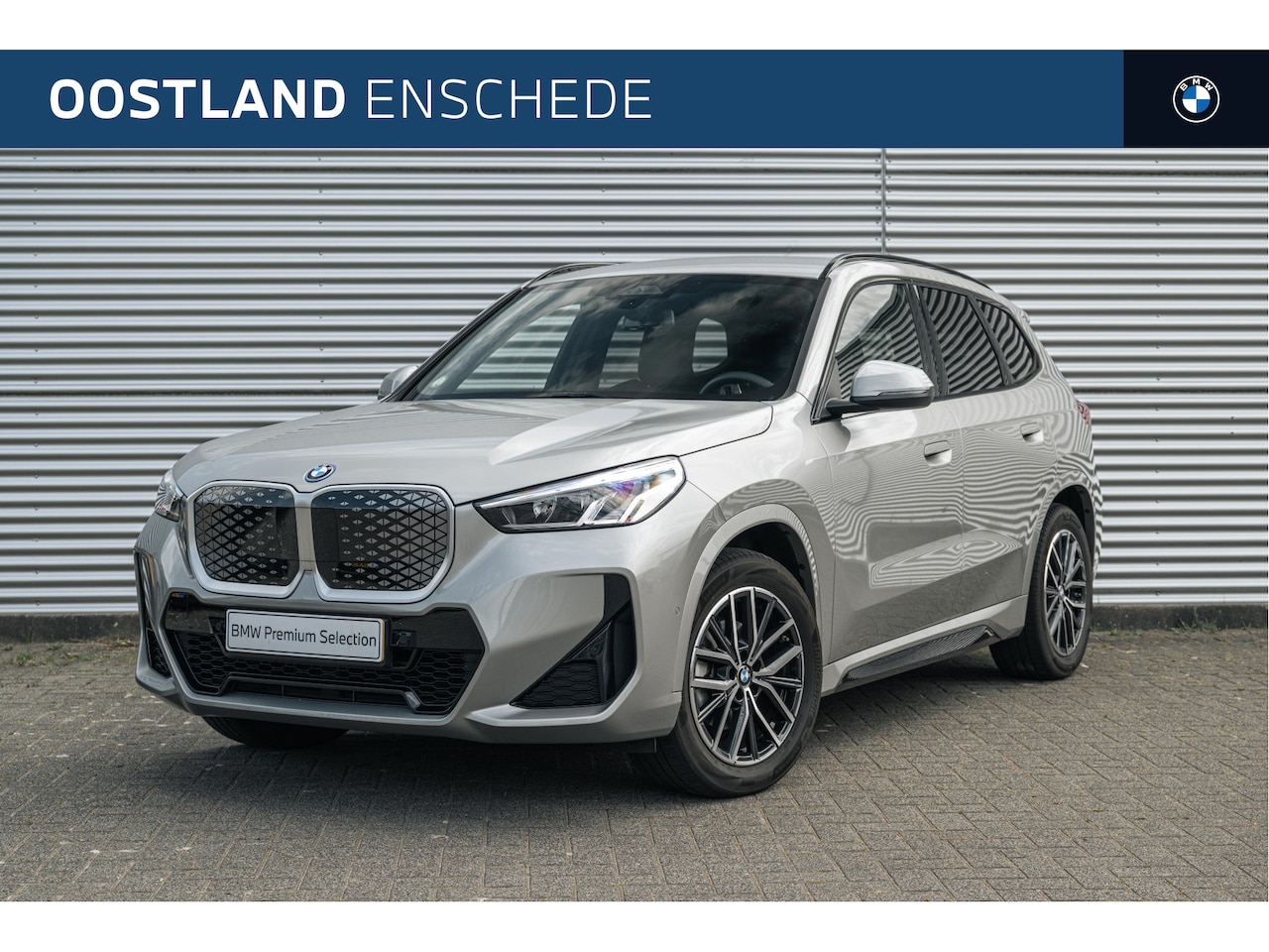 BMW iX1 - eDrive20 M Sport / Trekhaak / Sportstoelen / Achteruitrijcamera / Stoelverwarming / M Adap - AutoWereld.nl