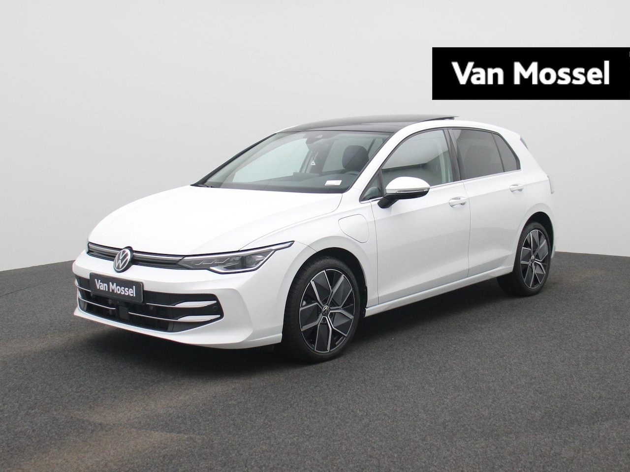 Volkswagen Golf - 1.5 eHybrid Style Edition 204 PK| Panoramadak | Trekhaak Elektrisch | LED Matrix | Stoelve - AutoWereld.nl