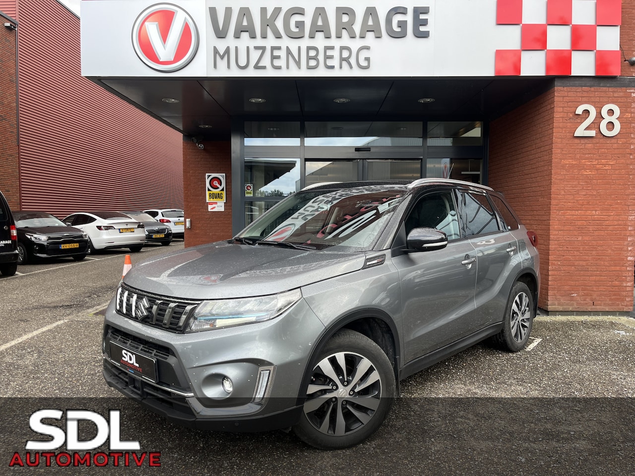 Suzuki Vitara - 1.5 Hybrid Style AllGrip // SCHUIF-KANTELDAK // LEDER-ALCANTARA // AFN. TREKHAAK // ADAPT. - AutoWereld.nl