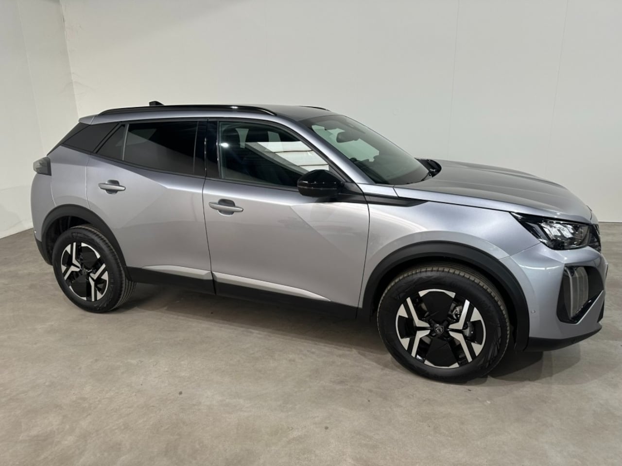 Peugeot 2008 - 1.2 Hybrid, Allure,camera voor+achter,Keyles,Navigatie,dode hoek,adaptieve cruise. - AutoWereld.nl