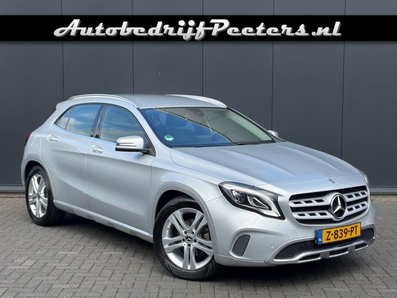 Mercedes-Benz GLA-Klasse - GLA 180 Aut. Sportstoelen Leder Navi Camera Cruise - AutoWereld.nl