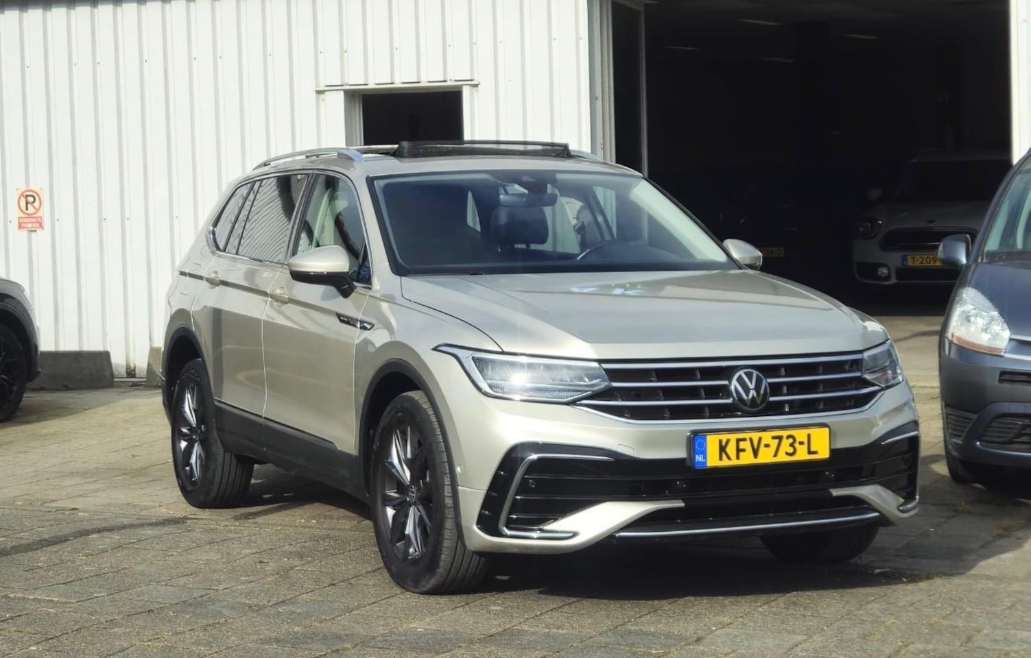 Volkswagen Tiguan Allspace - 1.5 TSI Life Business Pano/Leder/Led/Cam/ - AutoWereld.nl