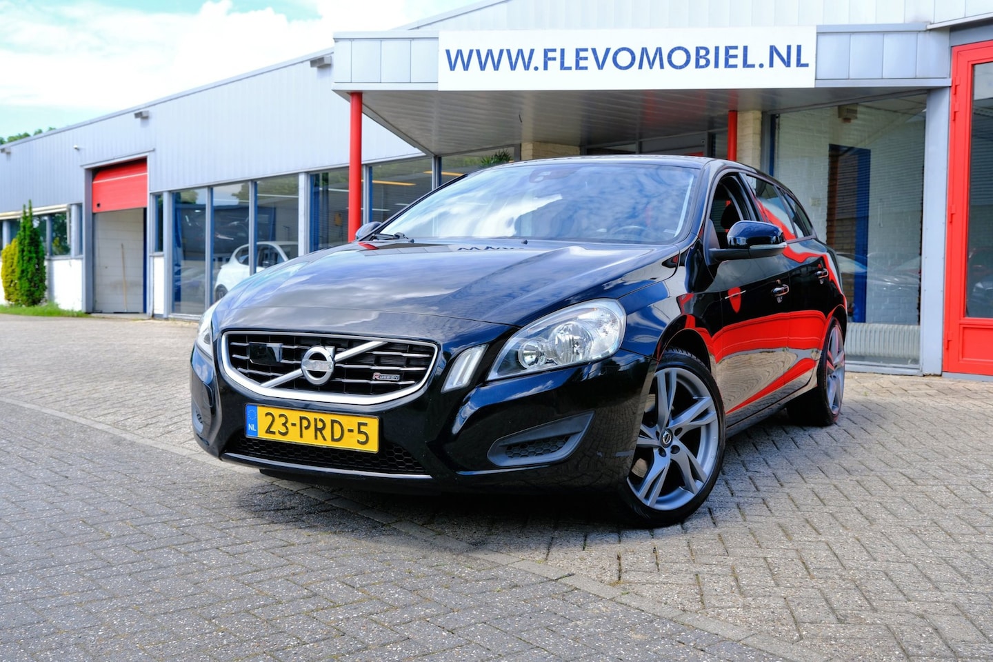 Volvo V60 - 1.6 T3 150pk Kinetic Clima|Cruise|LMV - AutoWereld.nl
