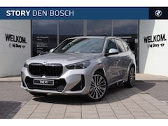 BMW X1 - xDrive25e M Sport Automaat / Panoramadak / Trekhaak / Sportstoelen / M Adaptief onderstel