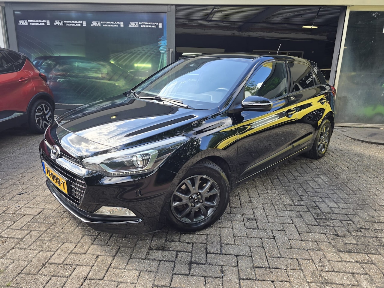 Hyundai i20 - 1.0 T-GDI Black Edition | 2E EIGENAAR | 12MND GARANTIE | CAMERA | NAVI | CRUISE | LMV | - AutoWereld.nl