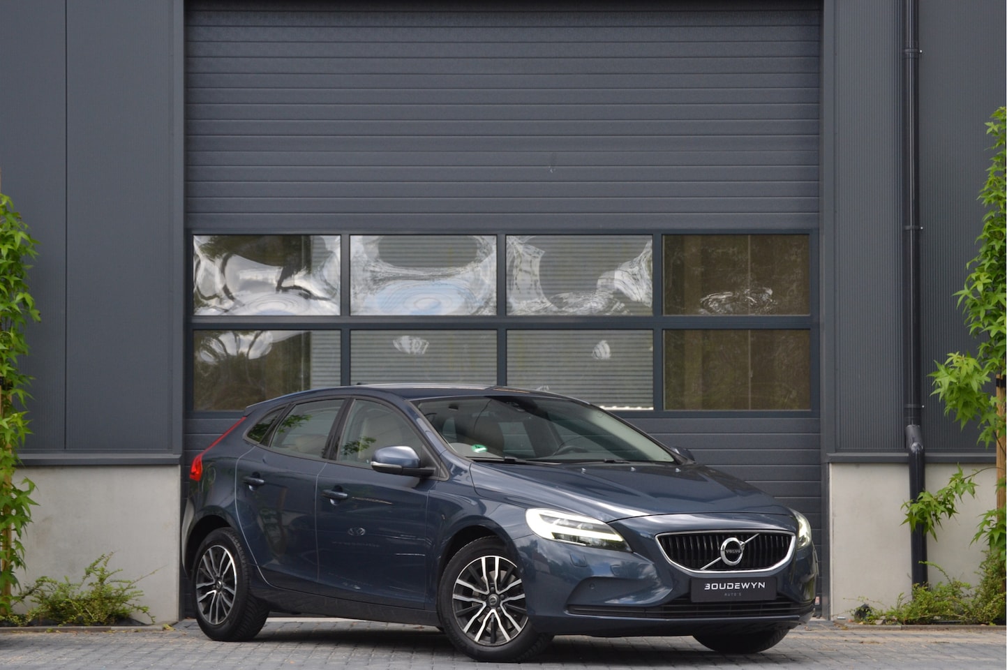 Volvo V40 - 2.0 T2 Momentum Cruise Control | Stoelverwarming | parkeersensoren - AutoWereld.nl