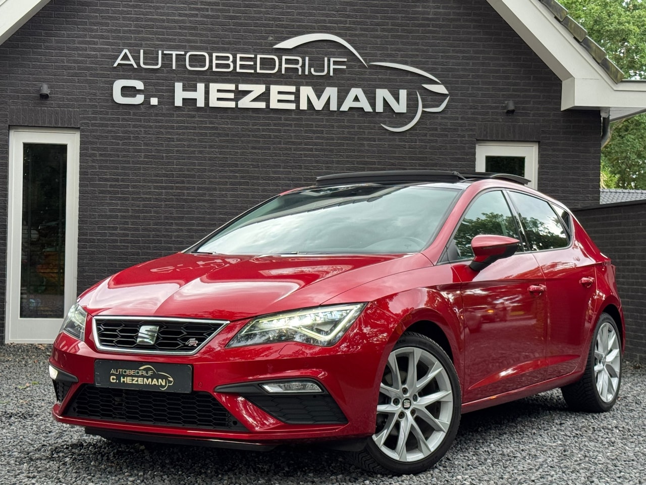 SEAT Leon - 1.4 125PK Style Business Intense 1E EIGENAAR PANORAMADAK FULL LED CARPLAY ANDROID - AutoWereld.nl