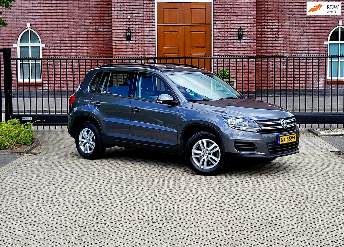 Volkswagen Tiguan - 1.4 TSI Sport&Style / 1e Eigenaar / Trekhaak / Dealer onderhouden / Nap - AutoWereld.nl
