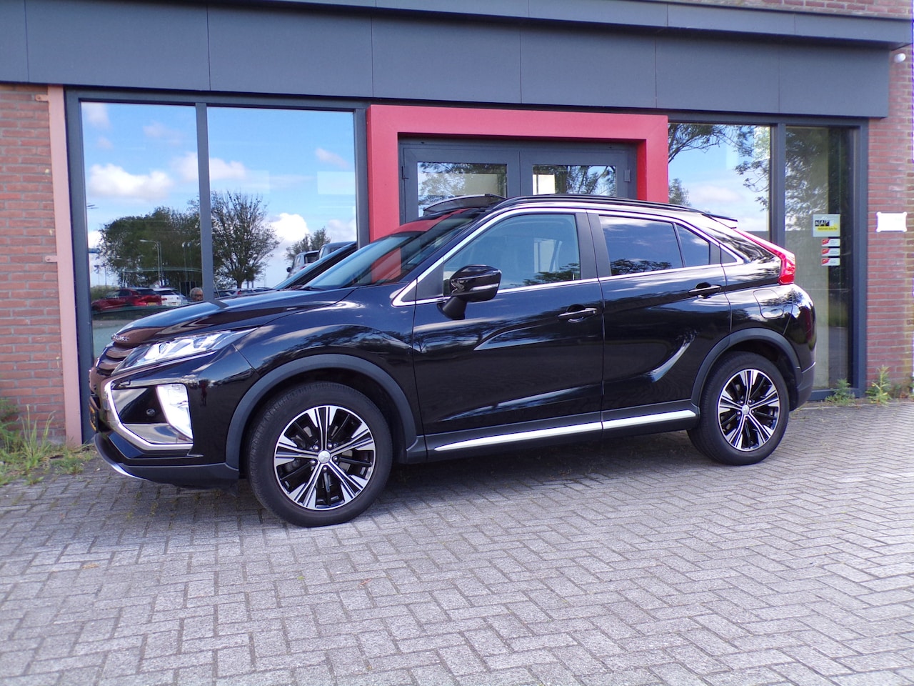 Mitsubishi Eclipse Cross - 1.5 DI-T Instyle Pano HUD Trekhaak NAP Bomvol! - AutoWereld.nl