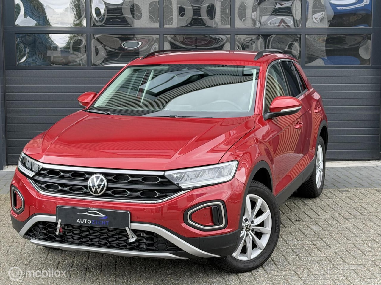 Volkswagen T-Roc - 1.5 TSI Life Edition | ACC | Camera | Carplay - AutoWereld.nl