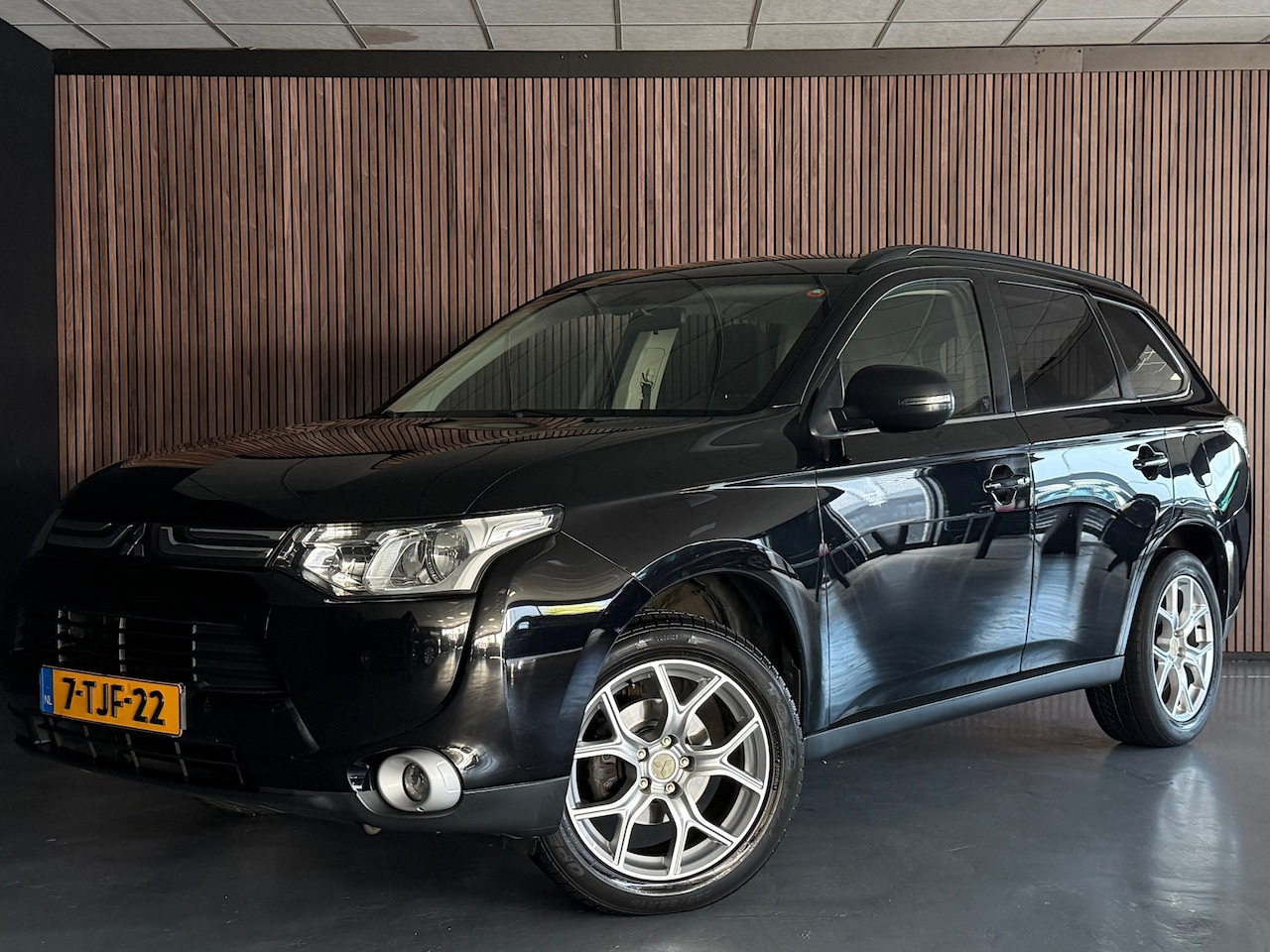 Mitsubishi Outlander - 2.0 Intense AUTOMAAT/NAP/TREKHAAK/CRUISE CONTROL/AIRCO/PDC - AutoWereld.nl