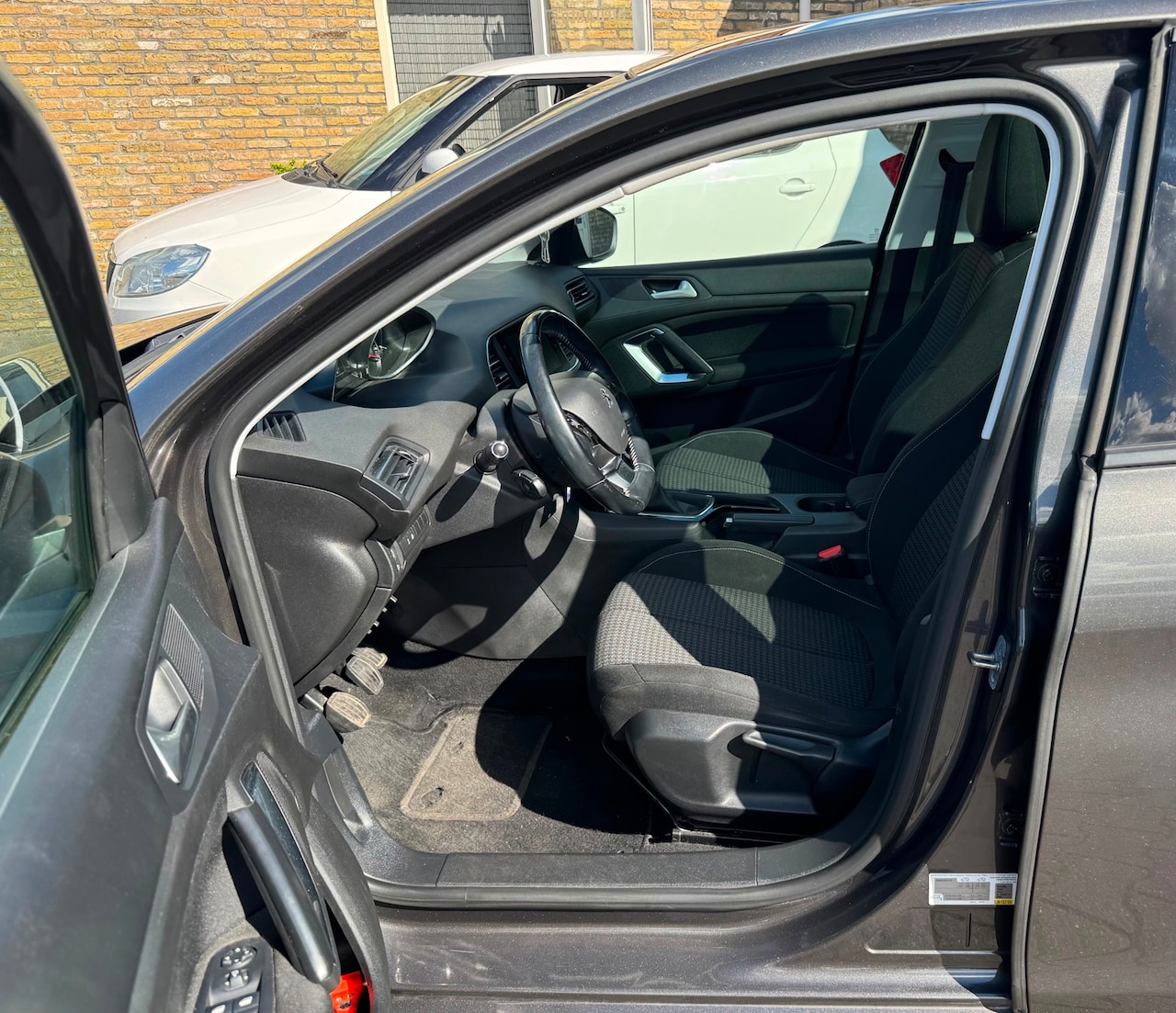 Peugeot 308 - 1.2 PureTech Blue Lease Executive Bj 2018 Koopje - AutoWereld.nl