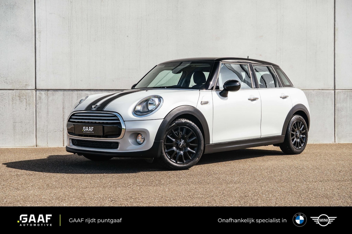 MINI Cooper - 1.5 Business | Origineel Nederlands | Navi | 16" | CC - AutoWereld.nl