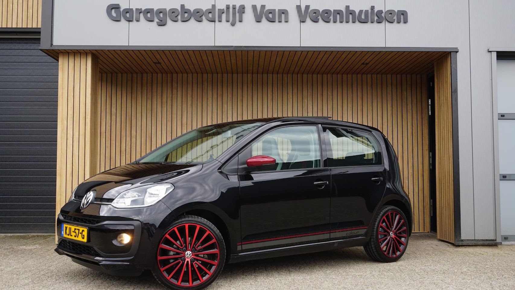 Volkswagen Up! - 1.0 60pk 5Drs Colour Up! Pano.Dak 17inch LM Beats A-Camera CLima Stoelverwarming *Uniek* 1 - AutoWereld.nl