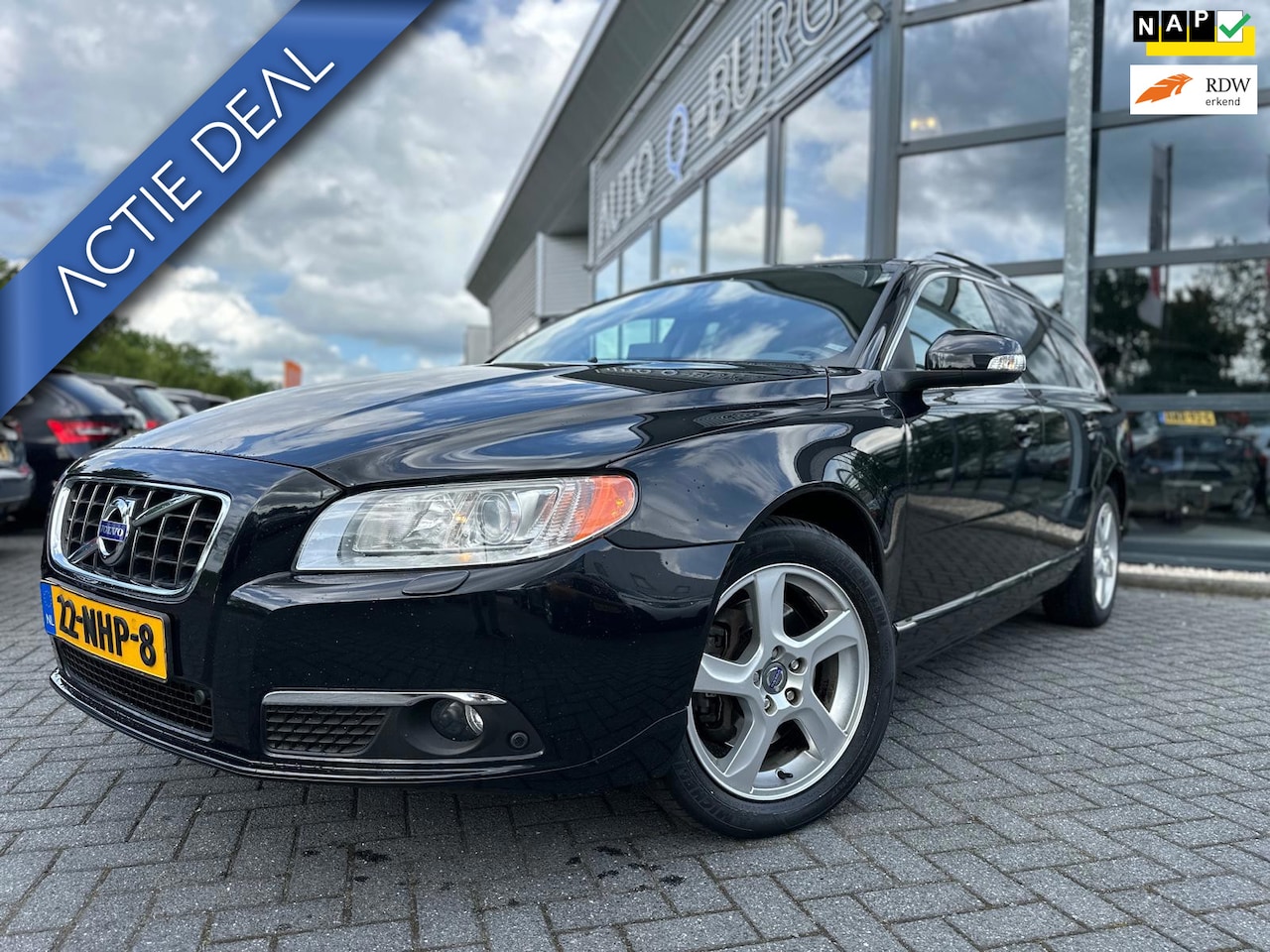 Volvo V70 - 2.0T Summum | Automaat | Leder | Navi | Schuifdak | Xenon | Trekhaak | Cruise | Stoelverwa - AutoWereld.nl