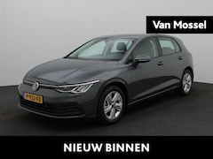 Volkswagen Golf - 1.5 TSI Life 131 PK | Stoelverwarming | Stuurwielverwarming | Parkeersensoren | Apple CarP