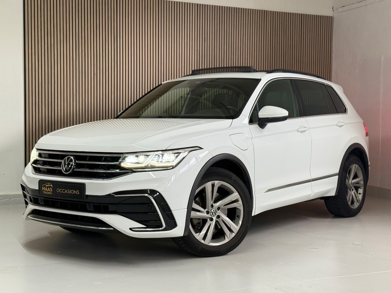 Volkswagen Tiguan - 1.4 TSI eHybrid 3X R-Line Pano * Trekhaak * Carplay - AutoWereld.nl