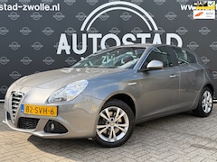 Alfa Romeo Giulietta - 1.4 T Distinctive Automaat / NL-Auto / 2e Eigenaar / Navi / NAP / APK / Airco / Leder