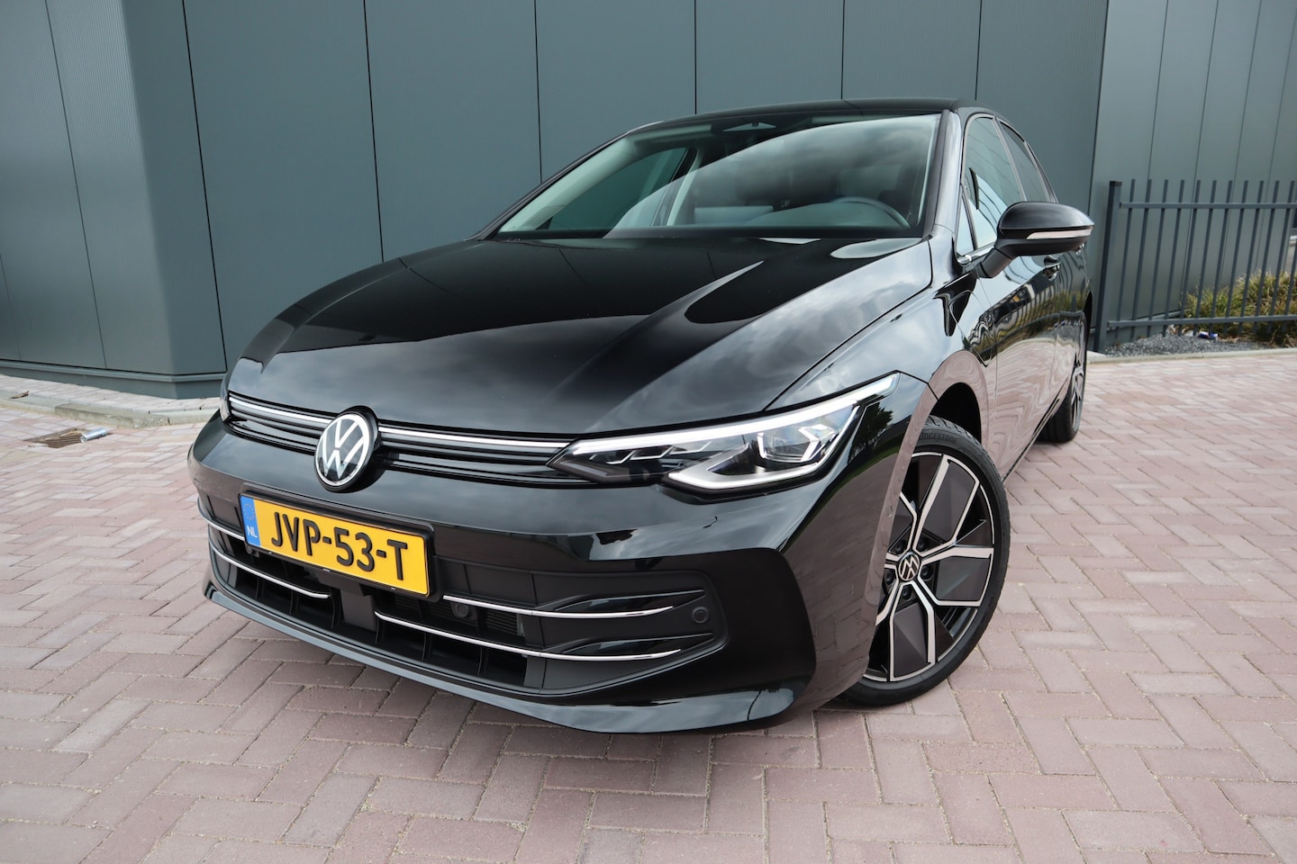 Volkswagen Golf - 1.5 eHybrid Style Edition 266 PK Matrix Koplampen Electrische stoel met massage  Uitklapba - AutoWereld.nl