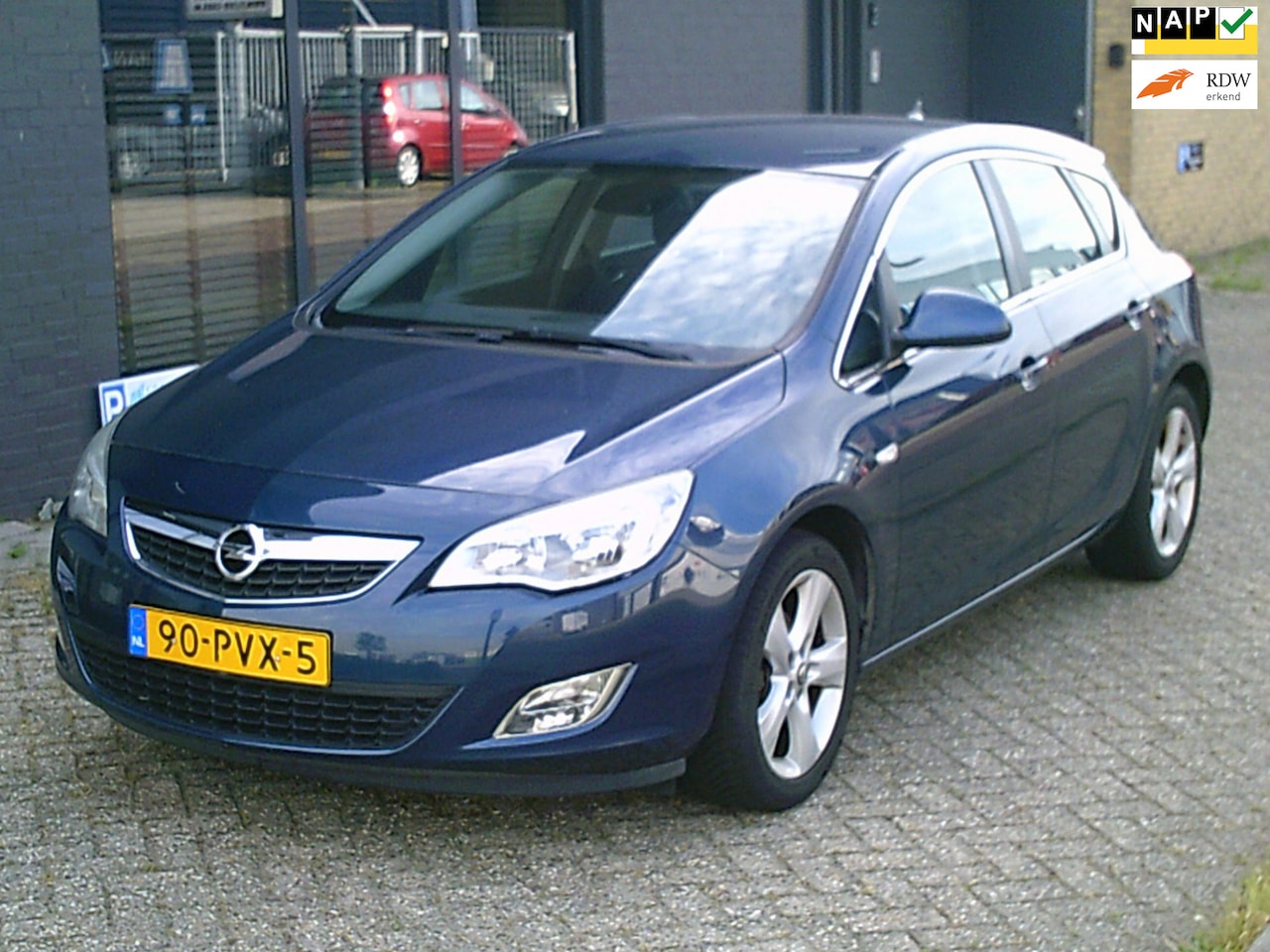 Opel Astra - 1.6 Edition Airco LM-V Navi Cruise Trekhaak - AutoWereld.nl