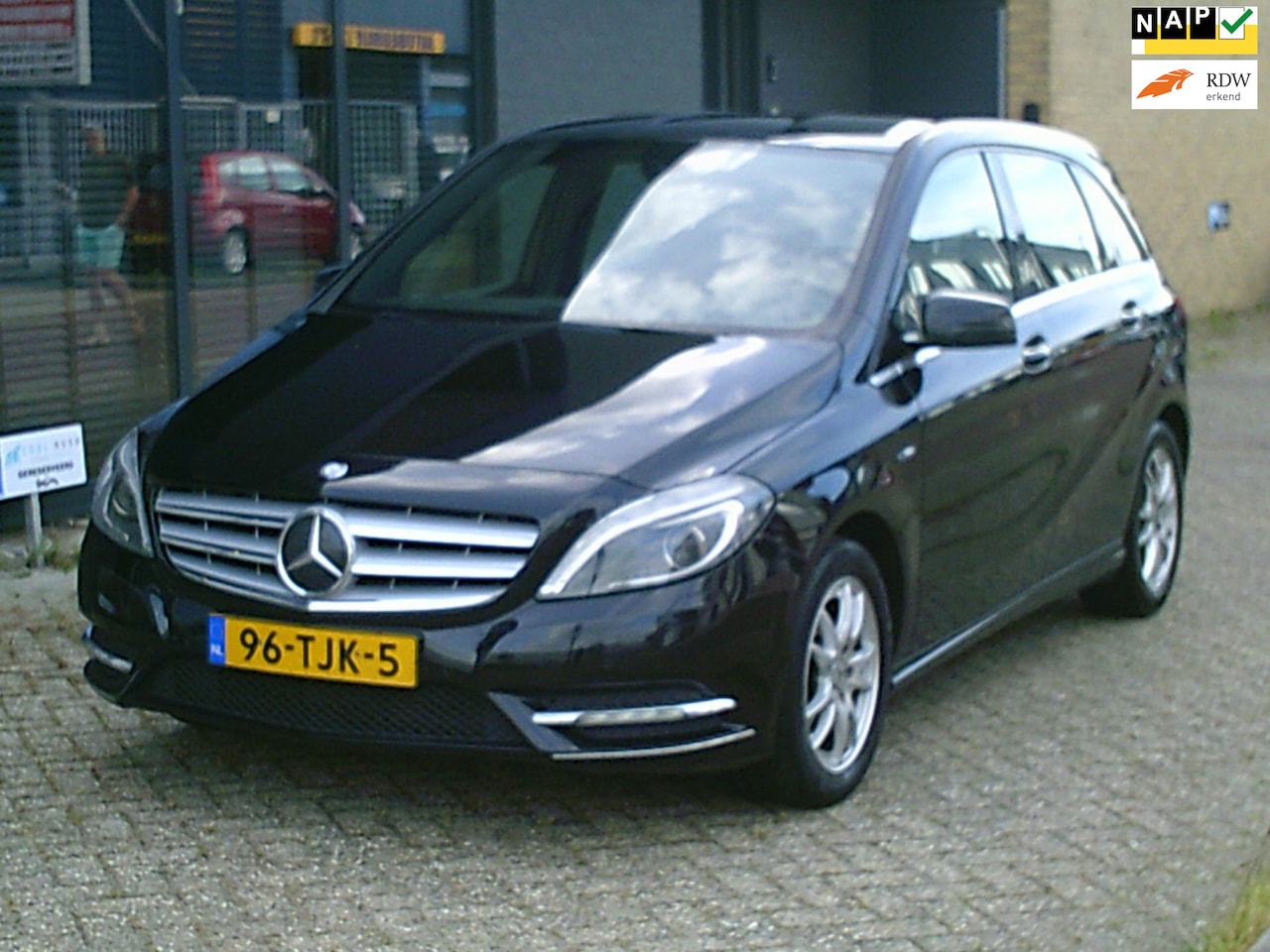 Mercedes-Benz B-klasse - 180 Ambition Nwe Apk Airco Navi LM-V Cruise Leder - AutoWereld.nl