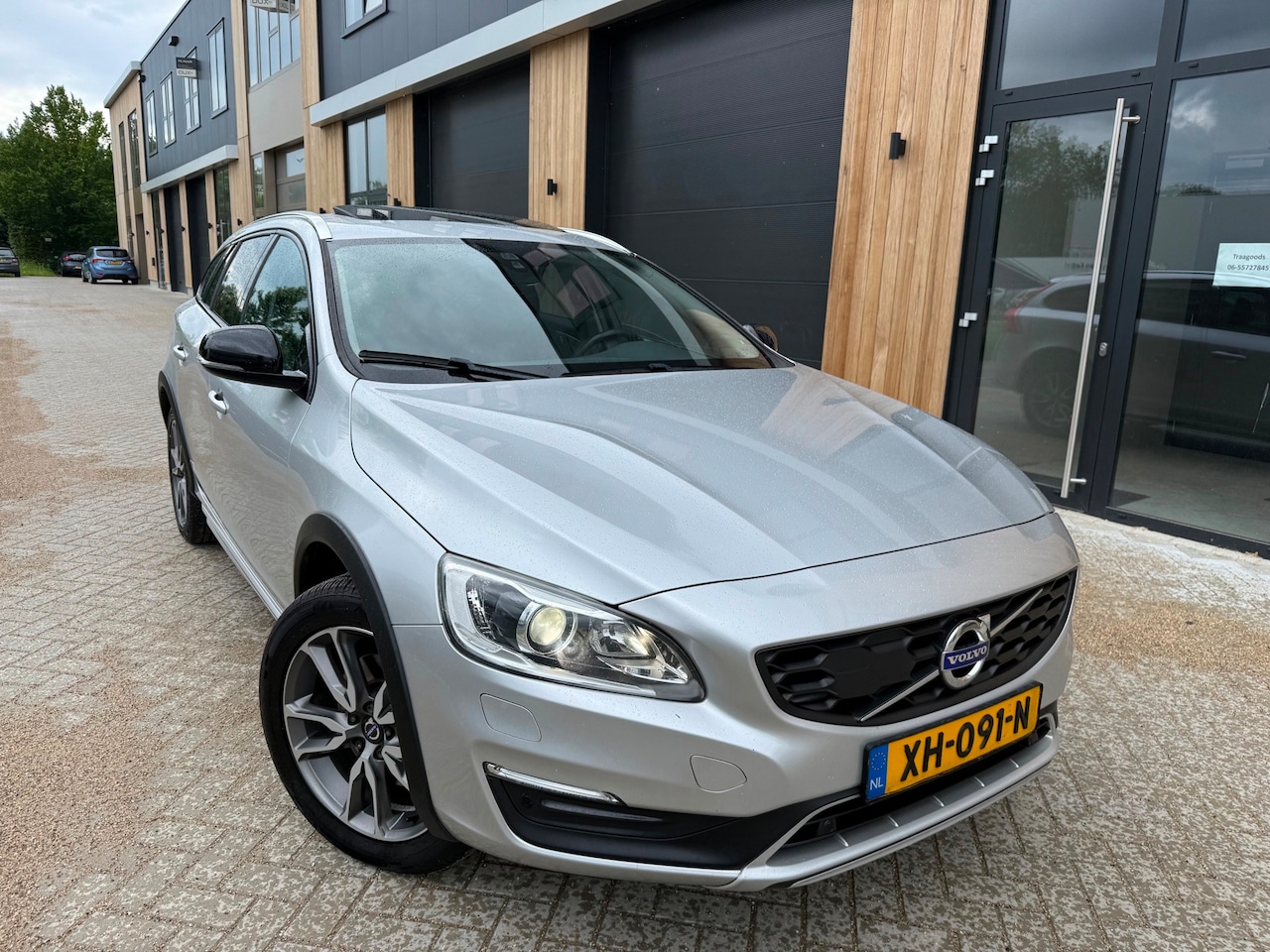 Volvo V60 Cross Country - 2.0 D4 Nordic+ (bj 2019) AUT|LEER|CAMERA|S-DAK|VOL - AutoWereld.nl
