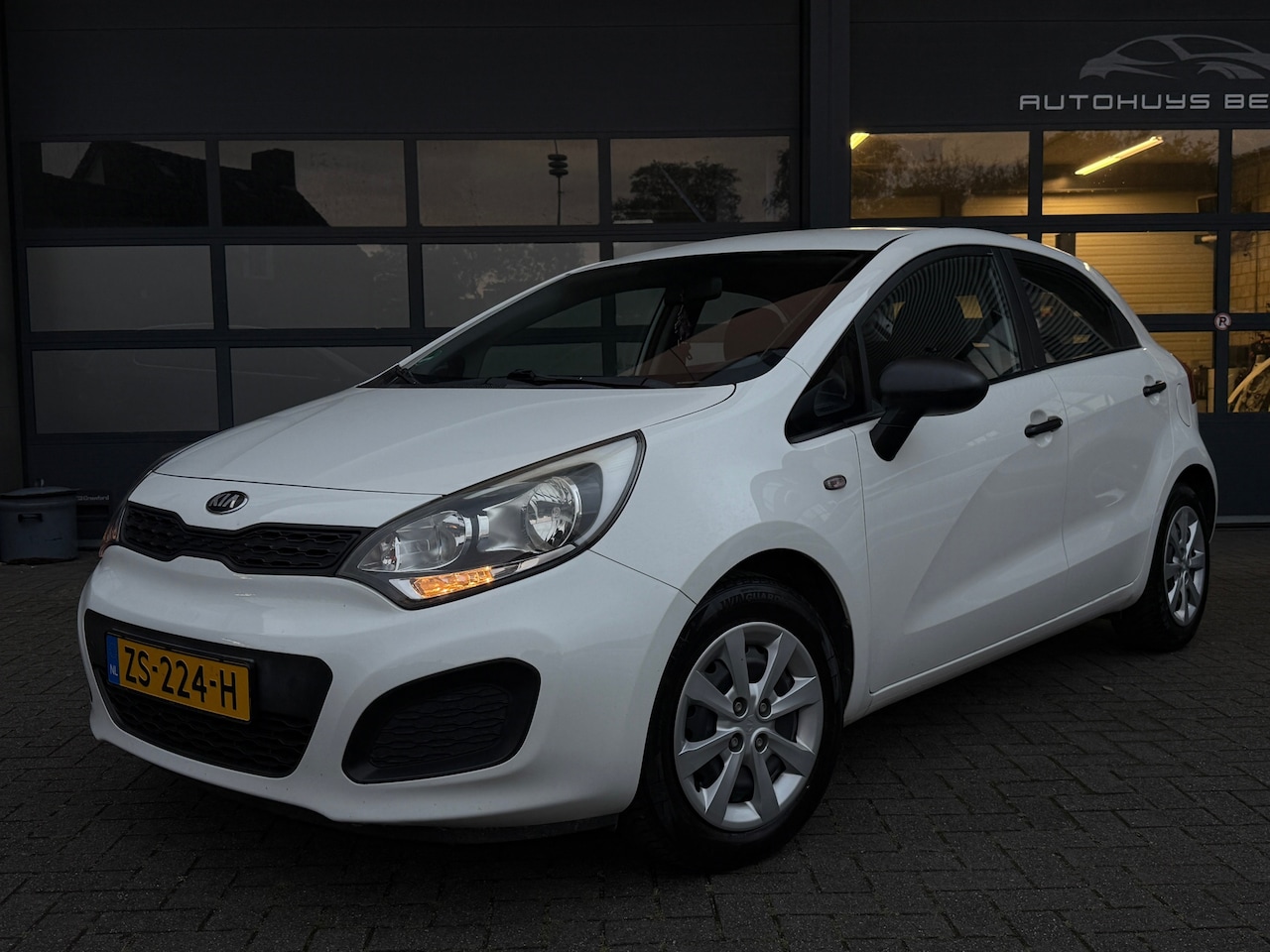 Kia Rio - 1.2 CVVT Plus Pack 5 deurs Airco Elektrische ramen - AutoWereld.nl